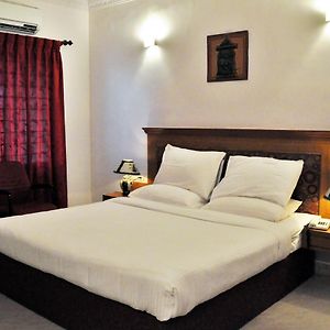 Deluxe Double or Twin Room Fan